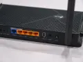 Router z portami LAN, USB 3.0 i zasilania. To jak vault 7 dla Twojej sieci domowej, zapewniający szybkie połączenie.