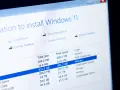 Ekran instalacji Windows 11 pokazuje opcje partycjonowania dysku. Dowiedz się, jak sformatować komputer Windows 11, wybierając odpowiednią partycję.