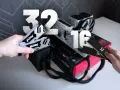 Ręce trzymają kości RAM. Jedna ręka prezentuje 2x16GB, druga 2x8GB. Czy 32 GB to dużo?