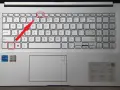 Skrót klawiszowy jak wyłączyć ekran w laptopie: naciśnij Fn + F6. Klawisz F6 z ikoną ekranu jest podświetlony.