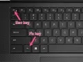 Klawiatura laptopa z zaznaczonymi klawiszami Esc i Fn. Dowiedz się, jak zresetować klawiaturę skrótem klawiszowym.