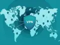 Mapa świata z siecią połączeń i tarczą z napisem VPN. Dowiedz się, nordvpn co to jest i jak działa.