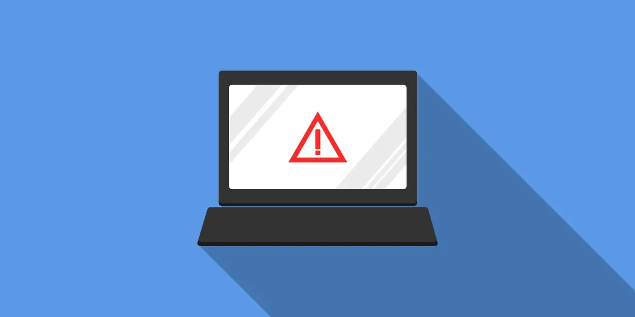 Laptop z czerwonym znakiem ostrzegawczym na ekranie. Uważaj na różne rodzaje robaków komputerowych, które mogą go zaatakować.