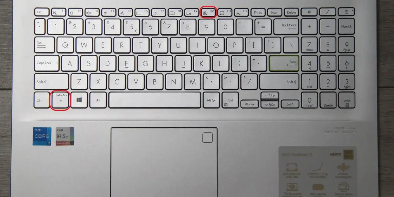Klawisz Fn+Esc to skrót klawiszowy, jak włączyć kamerę w laptopie.