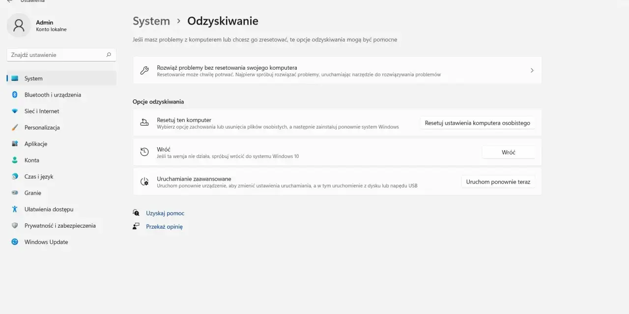 Opcje odzyskiwania systemu Windows. Możesz zresetować komputer, wrócić do Windows 10 lub uruchomić zaawansowane opcje, jeśli chcesz przywrócić system.