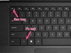 Klawiatura laptopa z zaznaczonymi klawiszami Esc i Fn. Dowiedz się, jak zresetować klawiaturę skrótem klawiszowym.