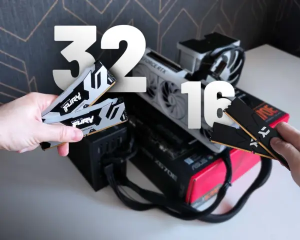 Ręce trzymają kości RAM. Jedna ręka prezentuje 2x16GB, druga 2x8GB. Czy 32 GB to dużo?