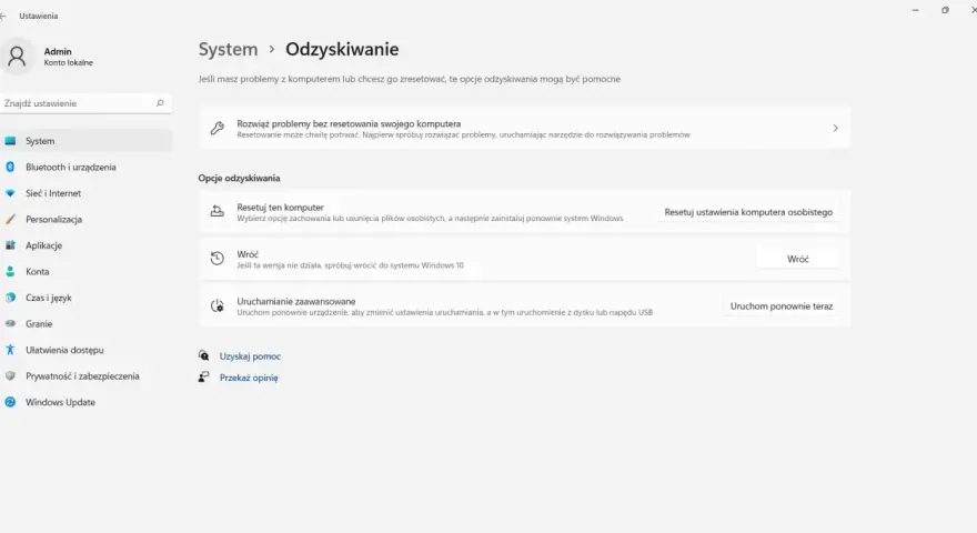 Opcje odzyskiwania systemu Windows. Możesz zresetować komputer, wrócić do Windows 10 lub uruchomić zaawansowane opcje, jeśli chcesz przywrócić system.