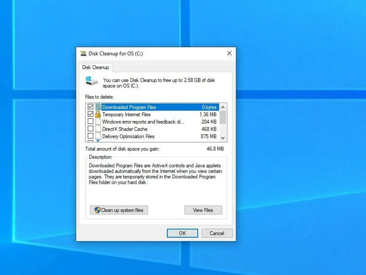 Oczyszczanie dysku C: w systemie Windows. Program pokazuje pliki do usunięcia, takie jak tymczasowe pliki internetowe.