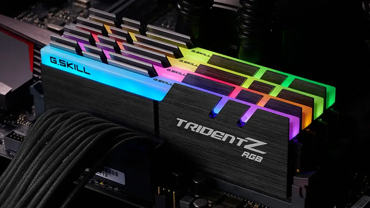 Pamięć RAM G.SKILL TridentZ RGB z podświetleniem, idealna do gier. Szybkość i styl dla Twojego PC.