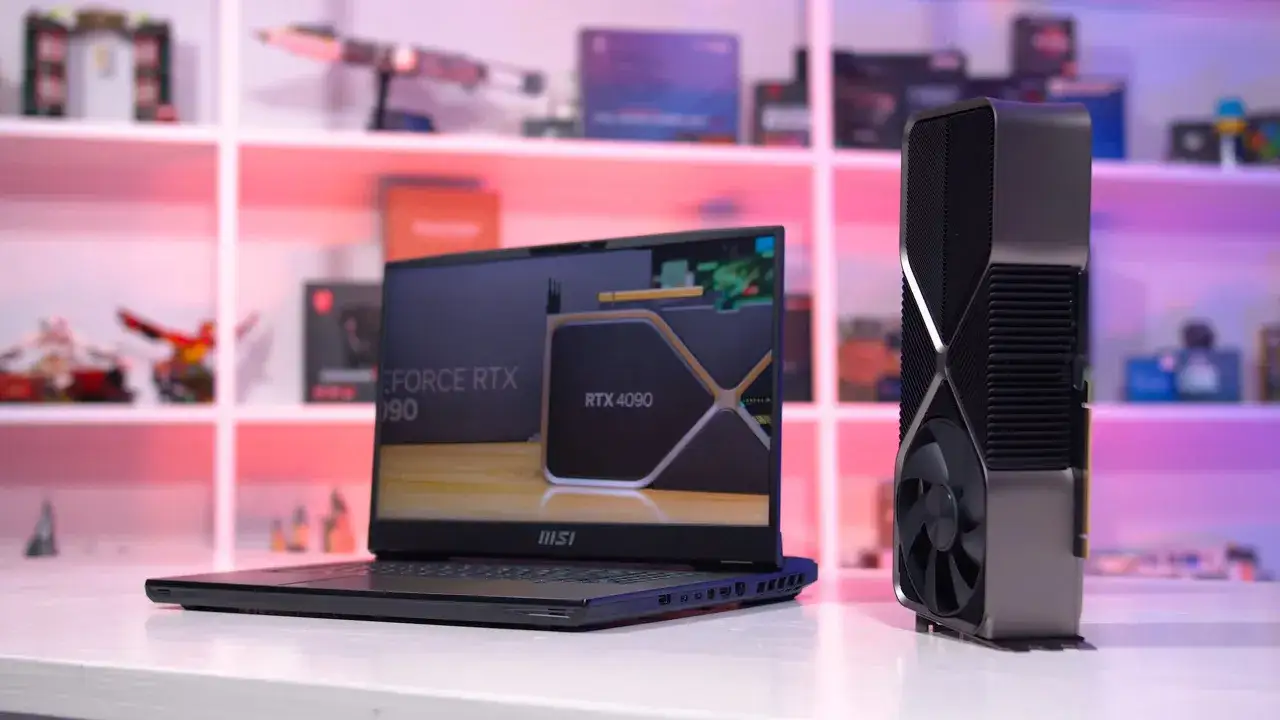 Laptop z ekranem GeForce RTX 4090 obok karty graficznej. Dylemat: karta graficzna zintegrowana czy dedykowana?